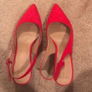 Red kitten heels 👠